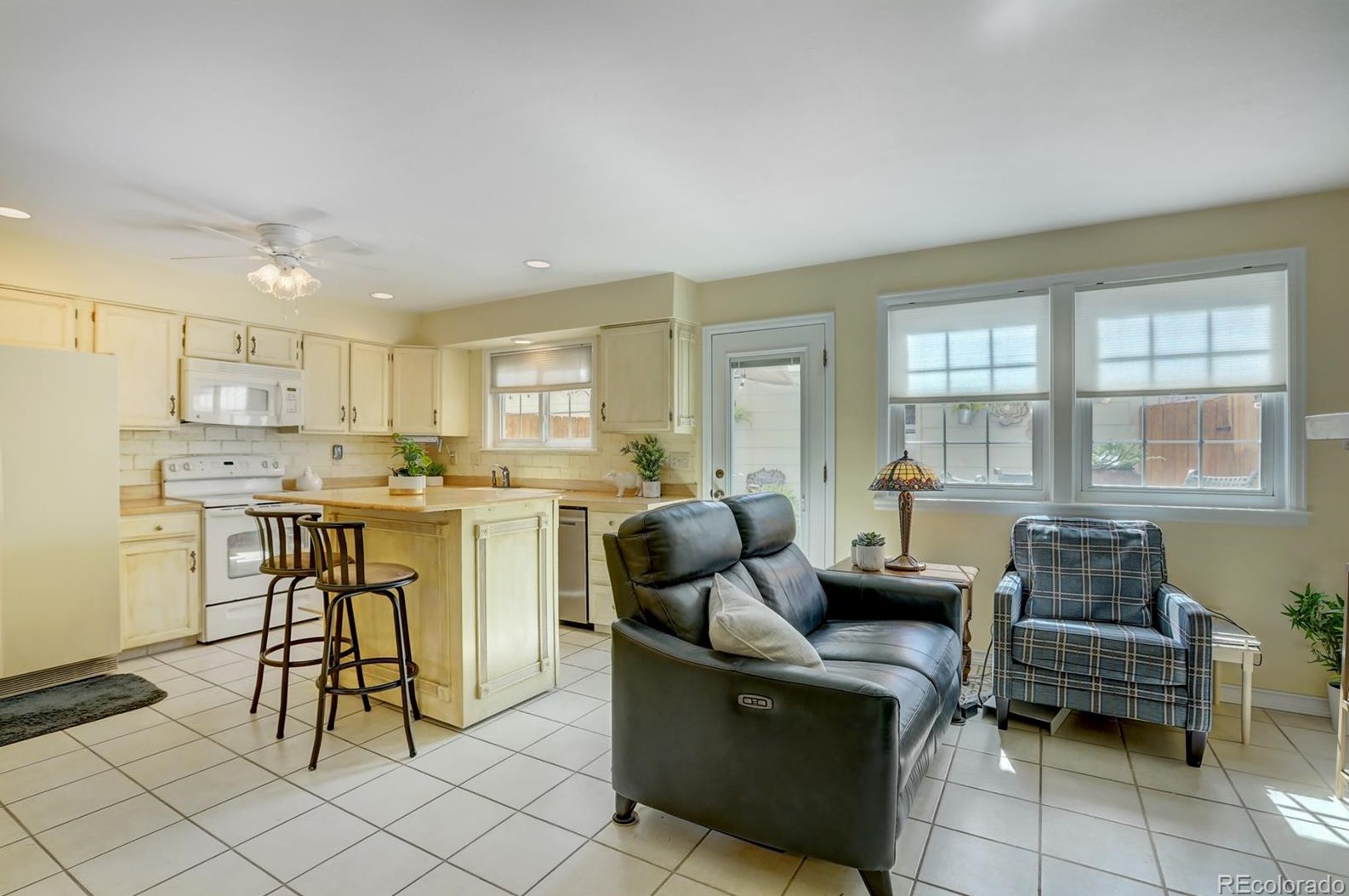 7521 Cove Cir, Littleton CO 80122-3360 exterior