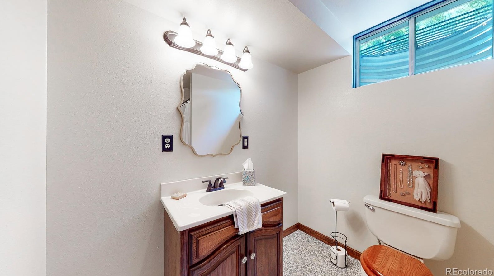 8593 Balsam St, Littleton CO 80128-6111 exterior