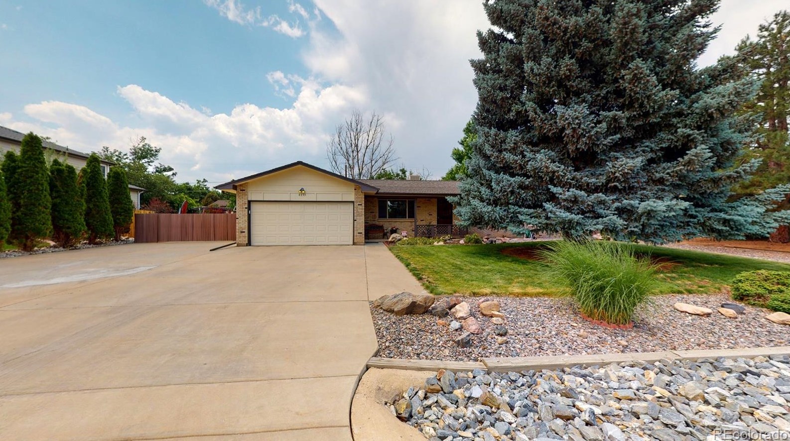 8593 Balsam St, Littleton CO 80128-6111 exterior
