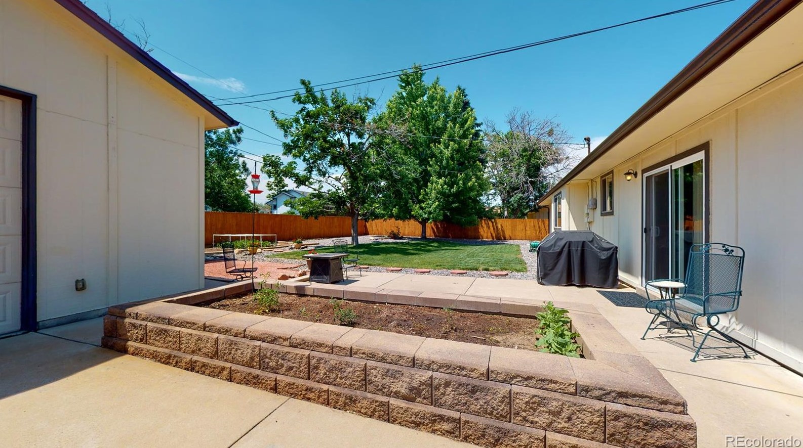 8593 Balsam St, Littleton CO 80128-6111 exterior