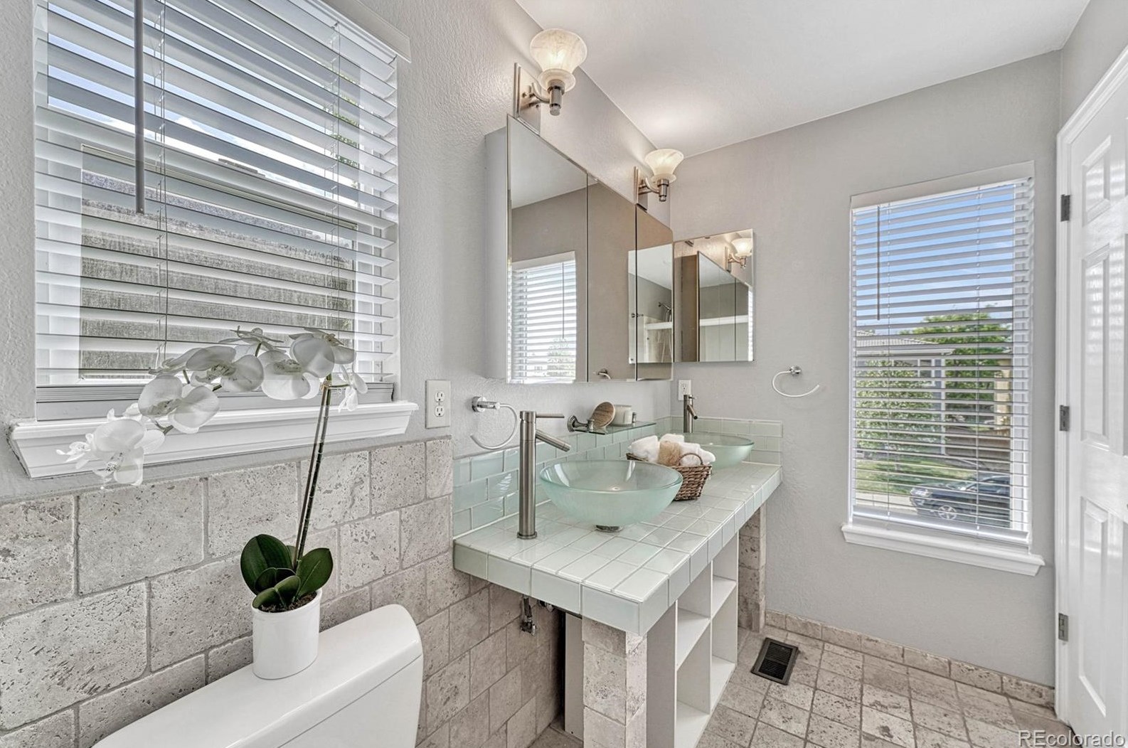 4479 Lyndenwood Cir, Littleton CO 80130-8810 exterior