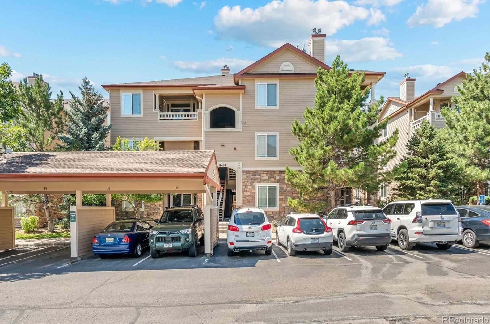 8465 Holland Way, Littleton CO  80128-6708 exterior