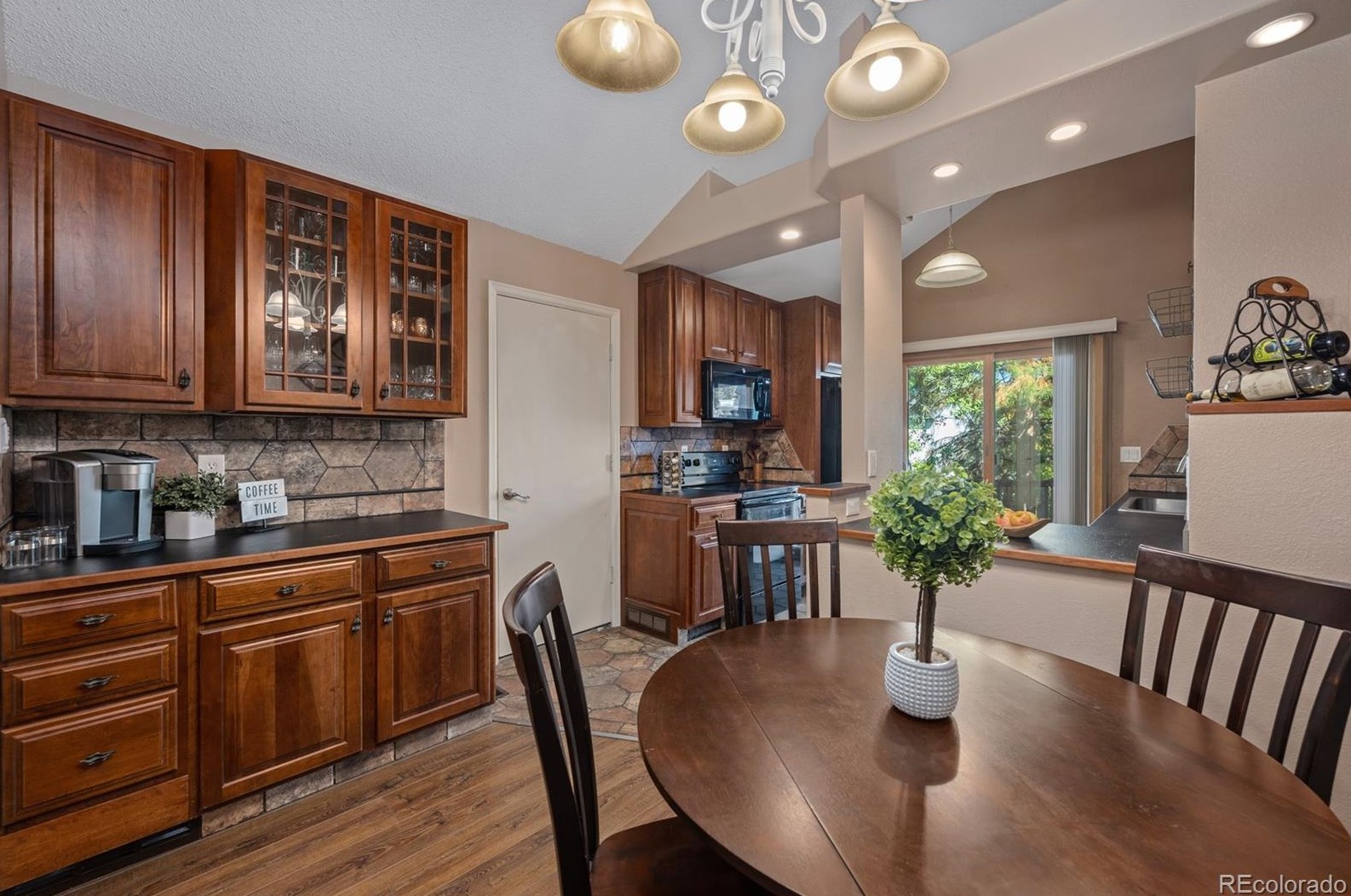 9296 Hickory Cir, Littleton CO 80126-2707 exterior