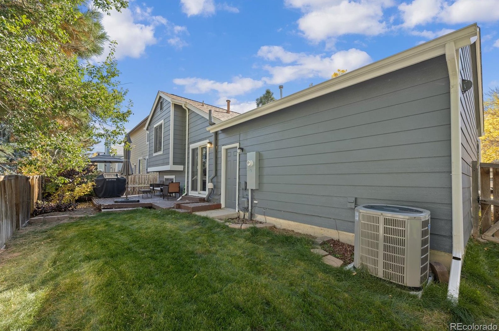 9296 Hickory Cir, Littleton CO 80126-2707 exterior