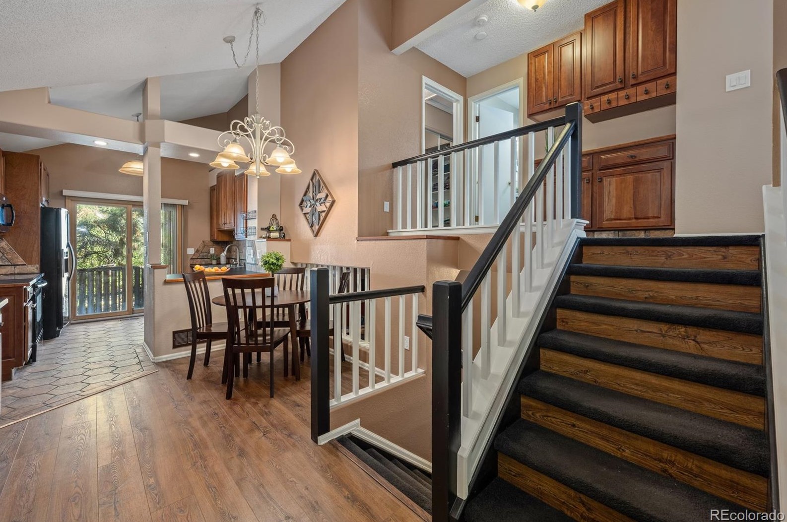 9296 Hickory Cir, Littleton CO 80126-2707 exterior