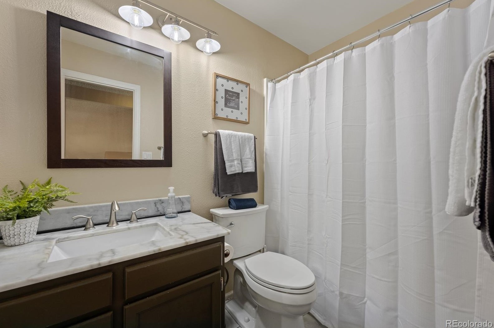 9296 Hickory Cir, Littleton CO 80126-2707 exterior