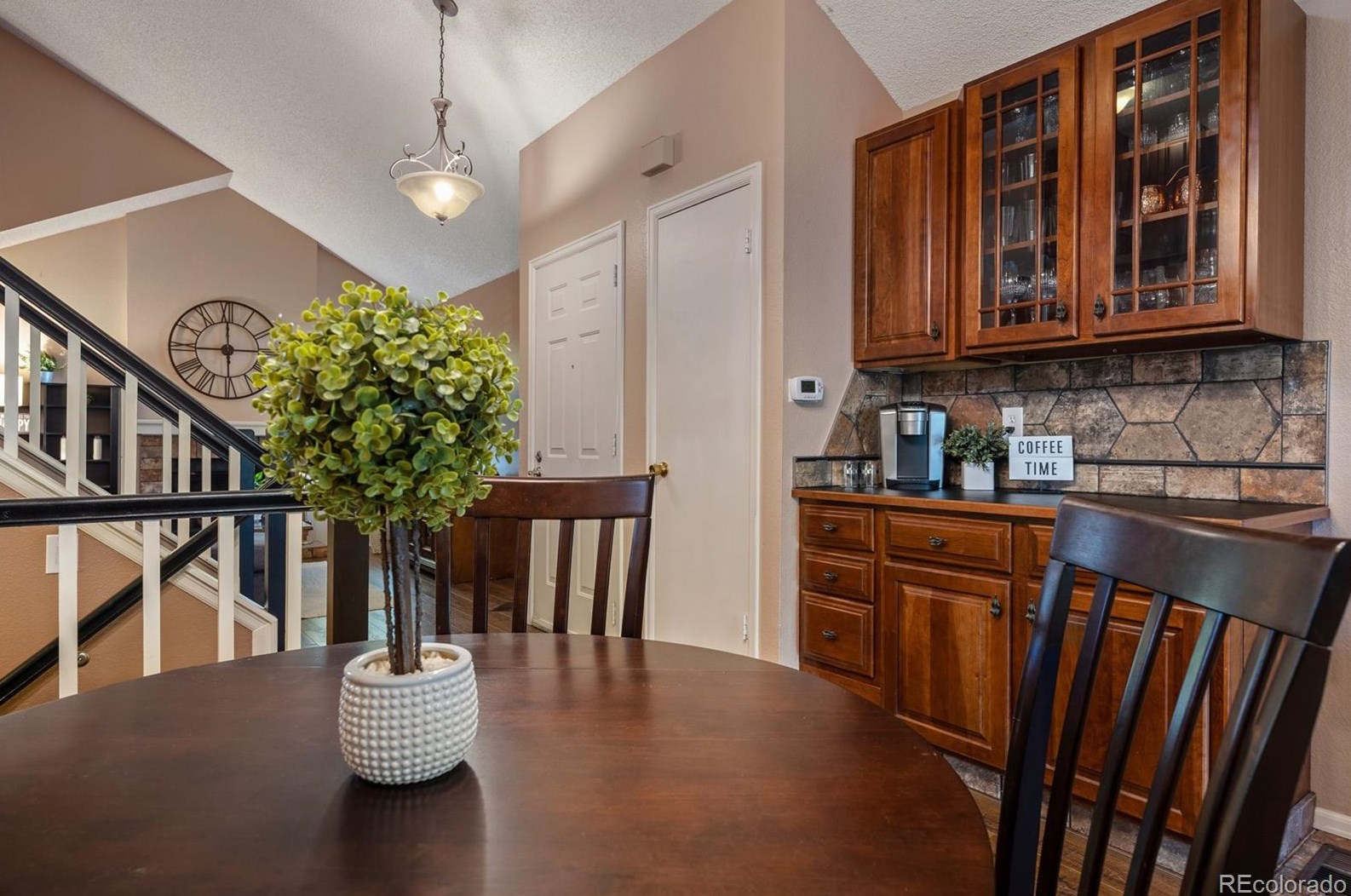 9296 Hickory Cir, Littleton CO 80126-2707 exterior