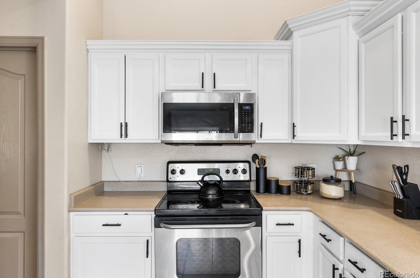 2305 Crestwood Ln, Pueblo CO  81008-2852 exterior