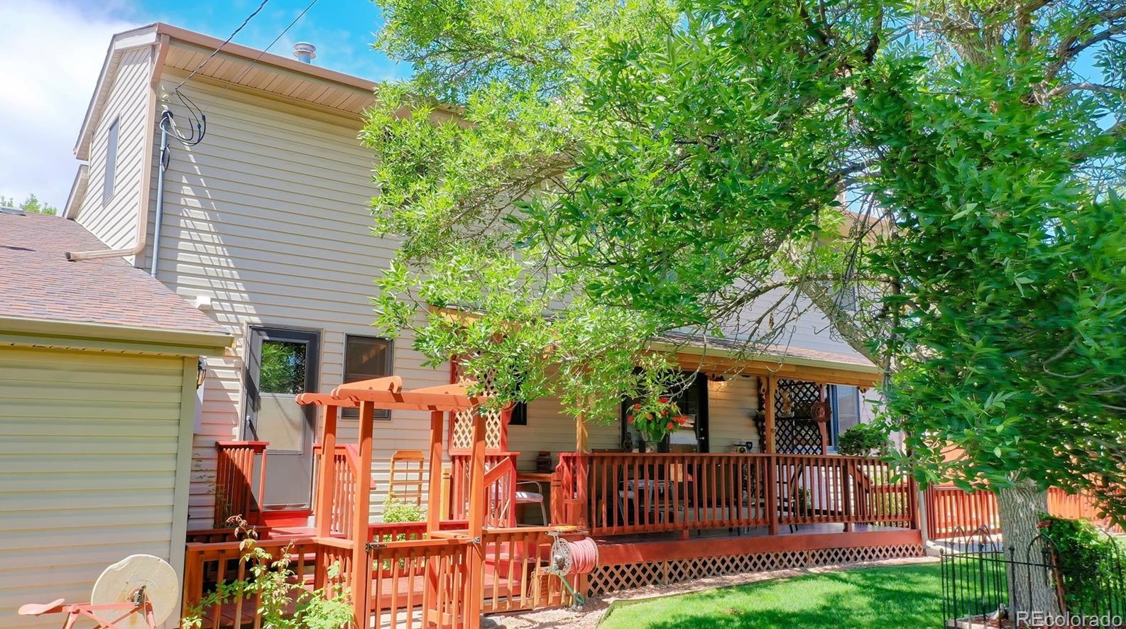 8582 Balsam St, Littleton CO 80128-6218 exterior