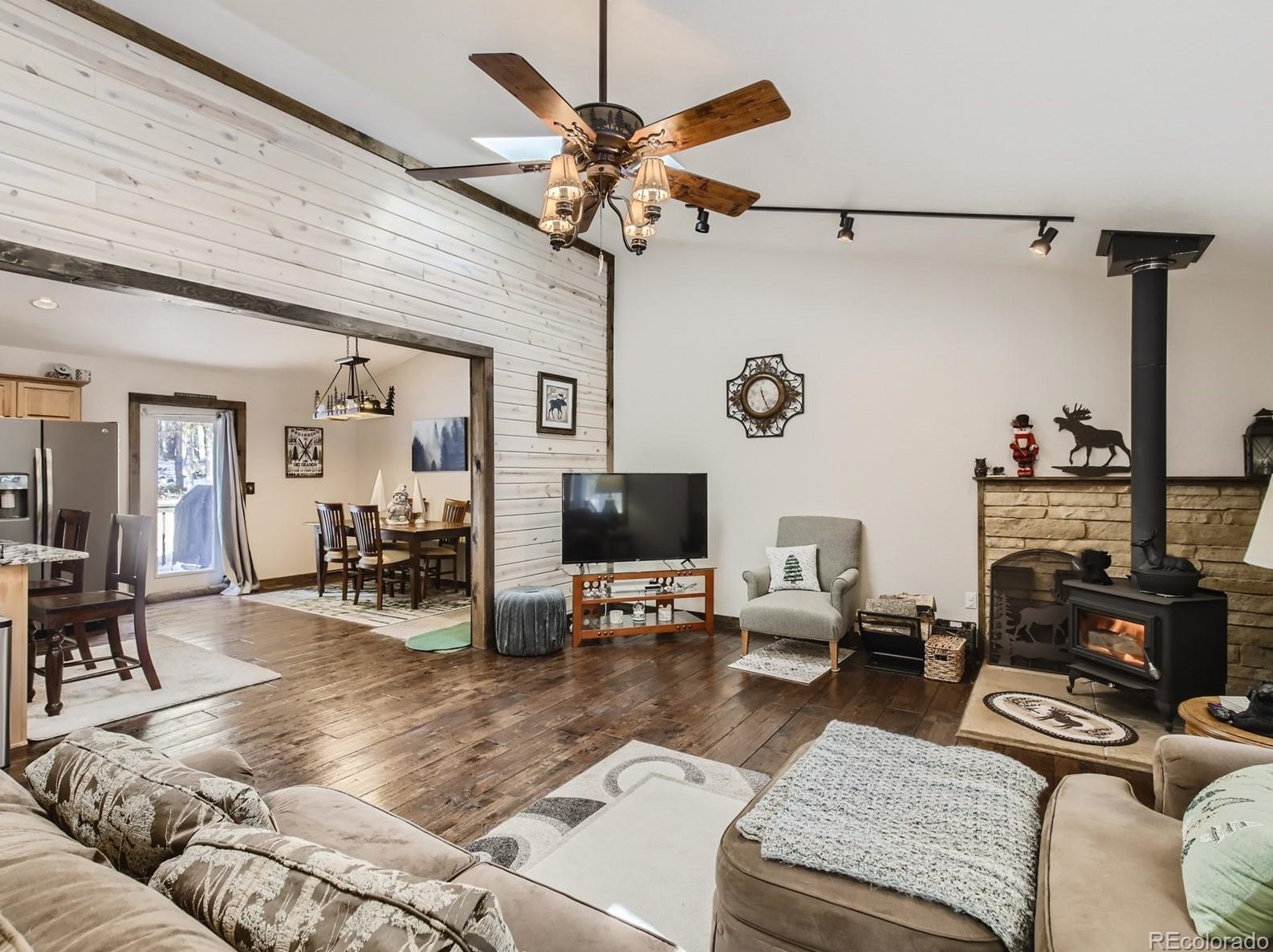 527 Karlann Dr, Arvada CO  80422-4044 exterior