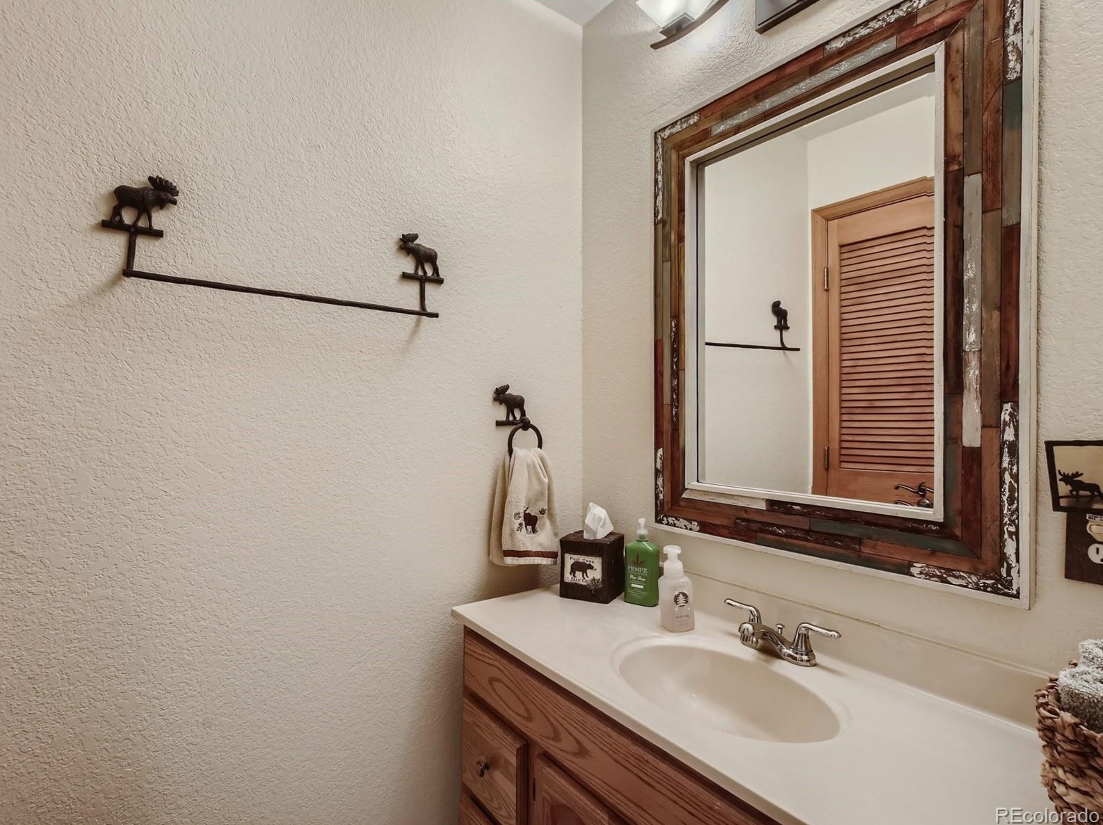 527 Karlann Dr, Arvada CO  80422-4044 exterior