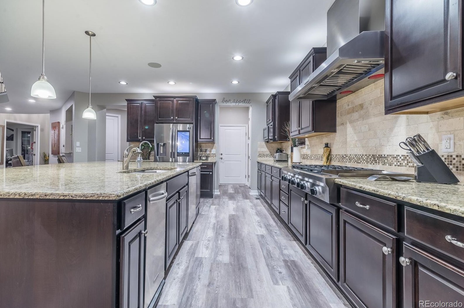 26585 Peakview Dr, Aurora CO 80016-6110 exterior