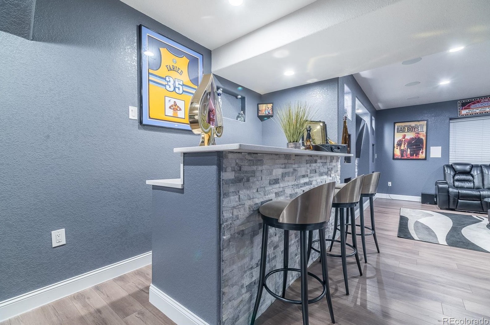 26585 Peakview Dr, Aurora CO 80016-6110 exterior