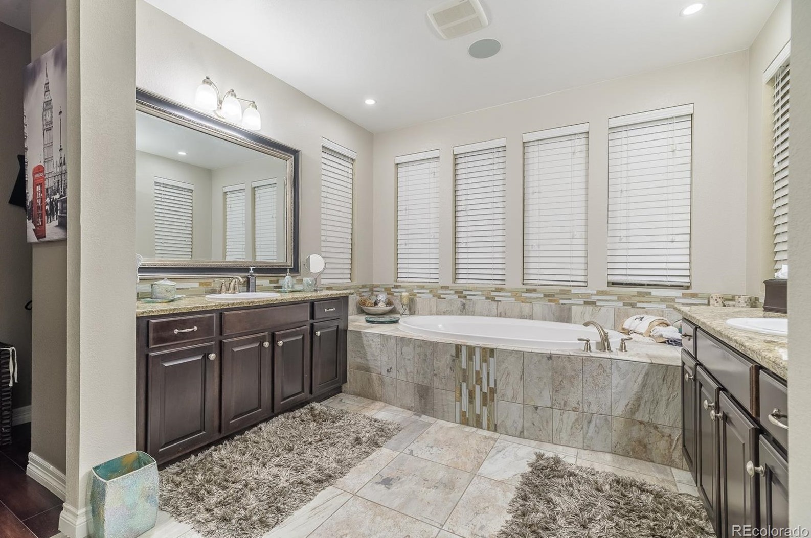 26585 Peakview Dr, Aurora CO 80016-6110 exterior