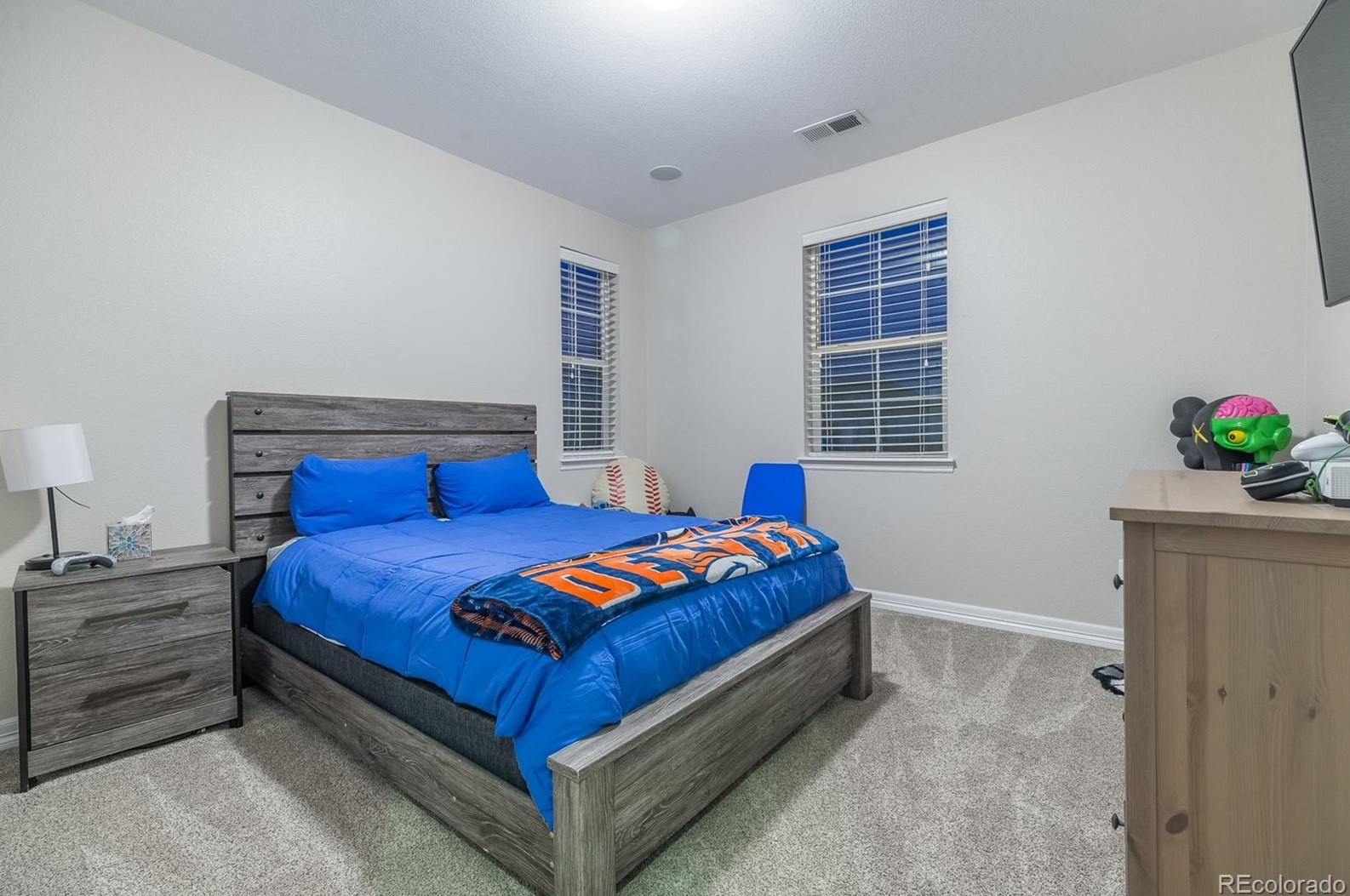 26585 Peakview Dr, Aurora CO 80016-6110 exterior