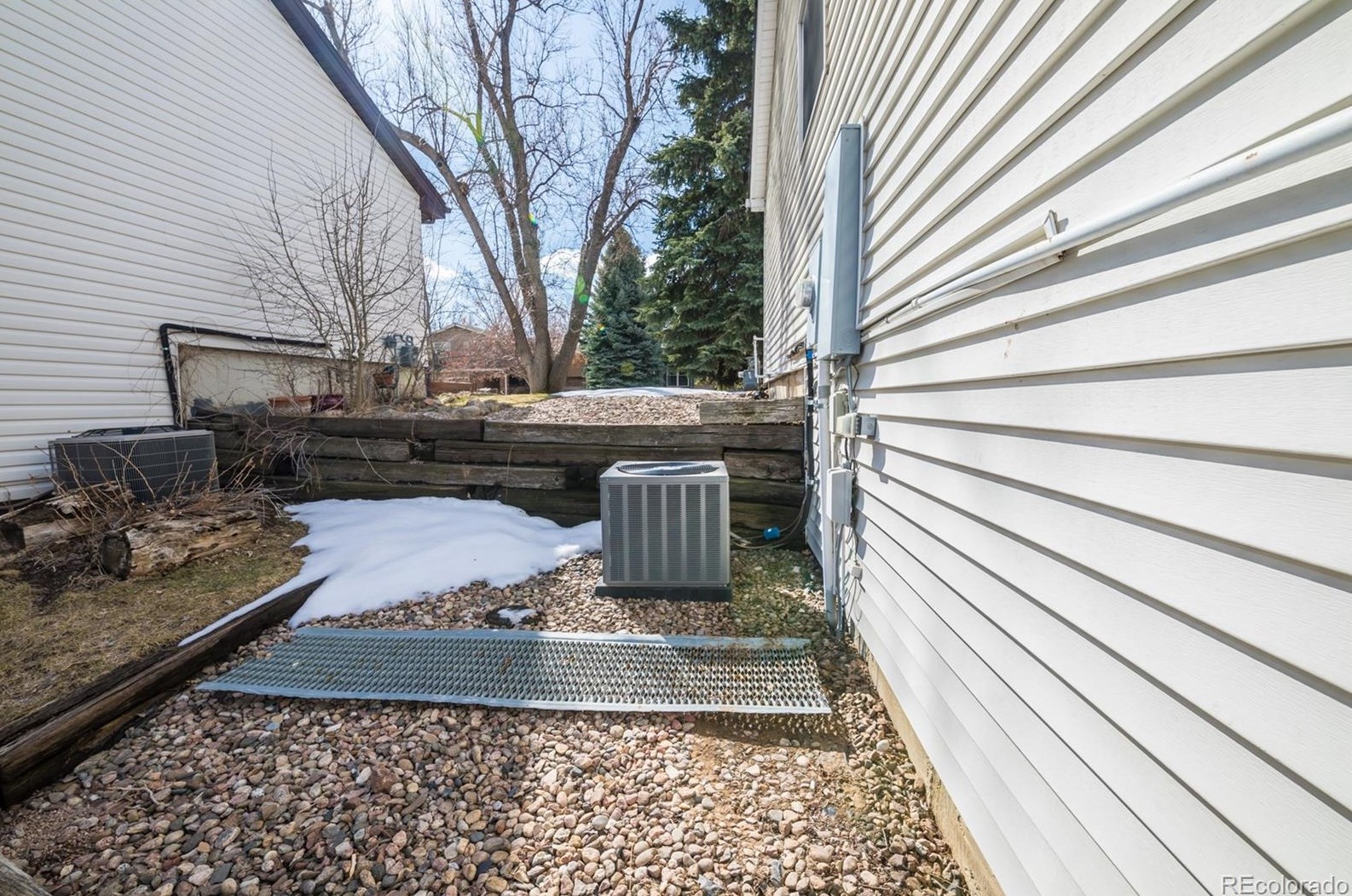 10233 Powers Ave, Littleton CO 80127-1814 exterior