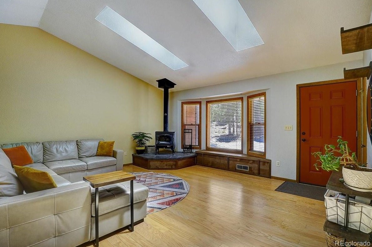 961 Lodge Pole Dr, Arvada CO  80422-8969 exterior