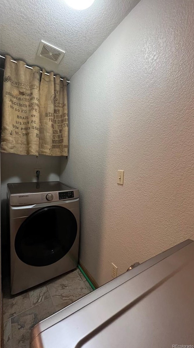 961 Lodge Pole Dr, Arvada CO  80422-8969 exterior