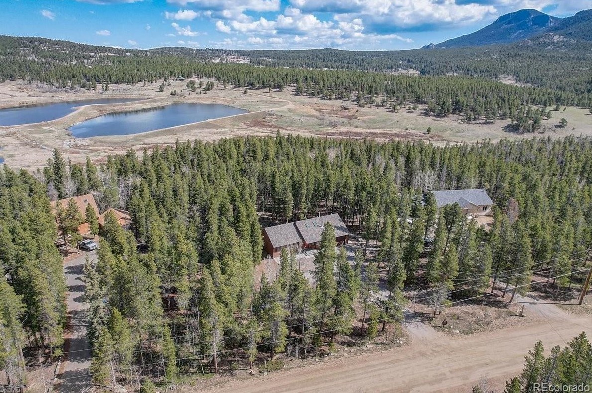 961 Lodge Pole Dr, Arvada CO  80422-8969 exterior