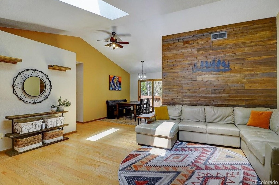 961 Lodge Pole Dr, Arvada CO  80422-8969 exterior