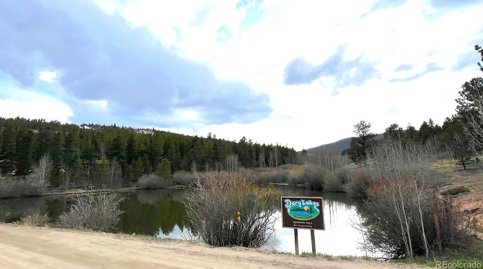 961 Lodge Pole Dr, Arvada CO  80422-8969 exterior