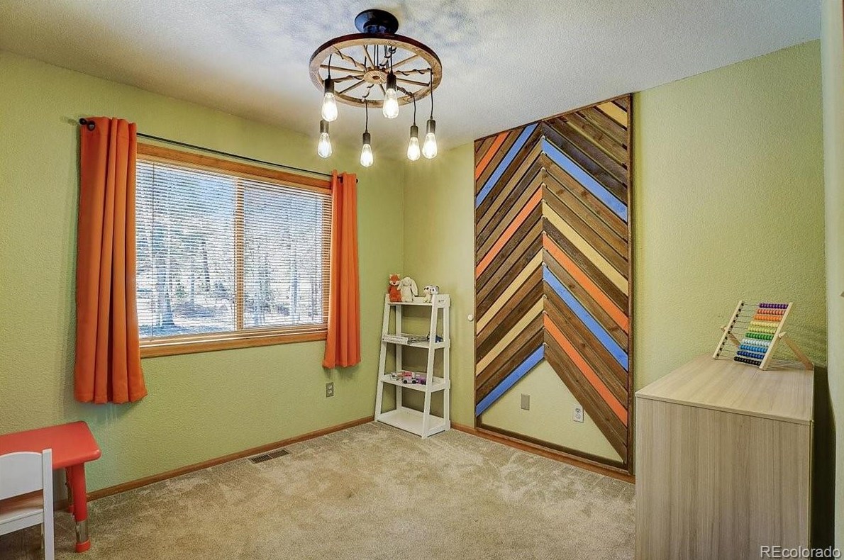 961 Lodge Pole Dr, Arvada CO  80422-8969 exterior