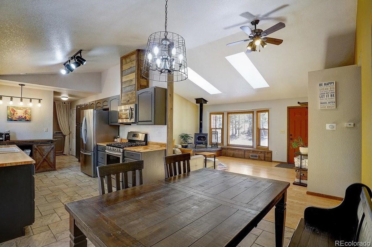 961 Lodge Pole Dr, Arvada CO  80422-8969 exterior