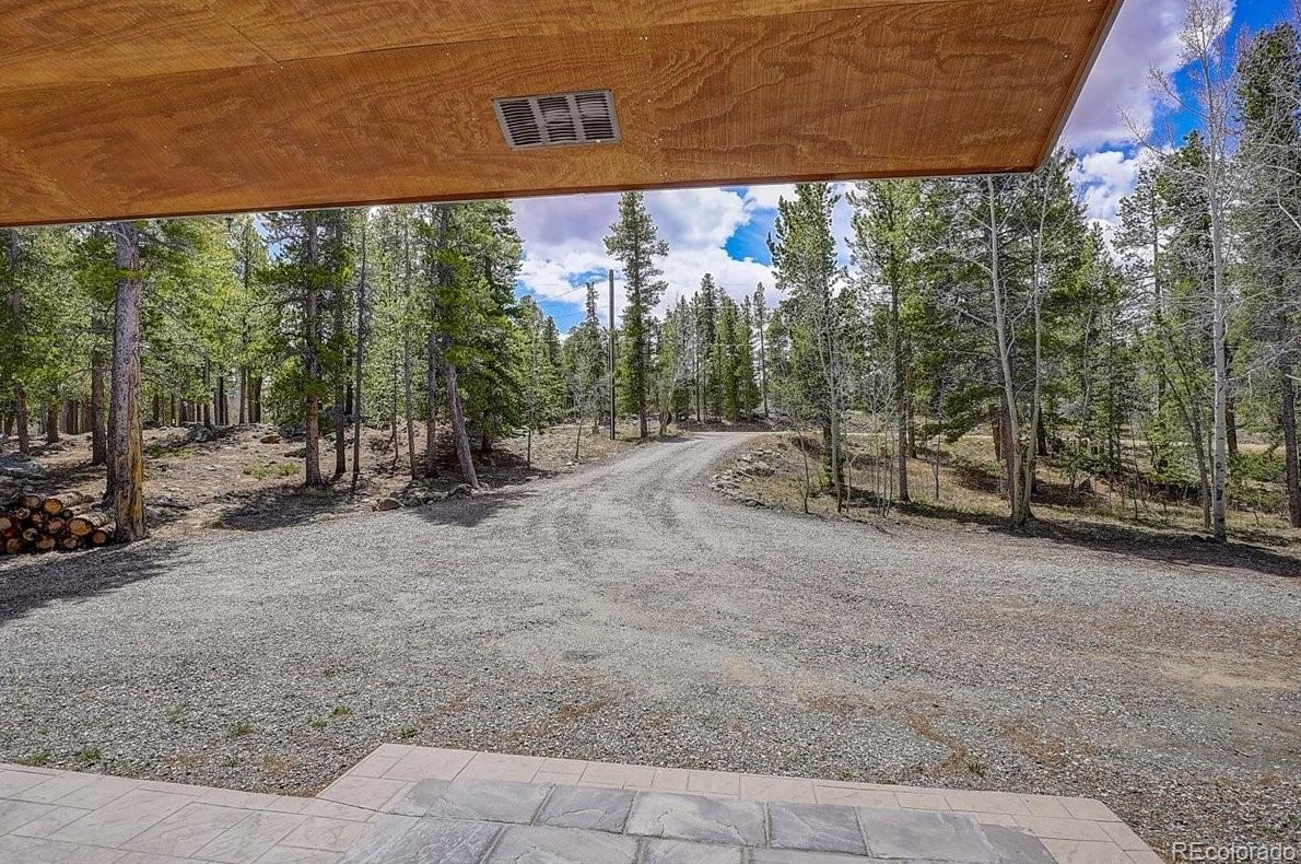 961 Lodge Pole Dr, Arvada CO  80422-8969 exterior