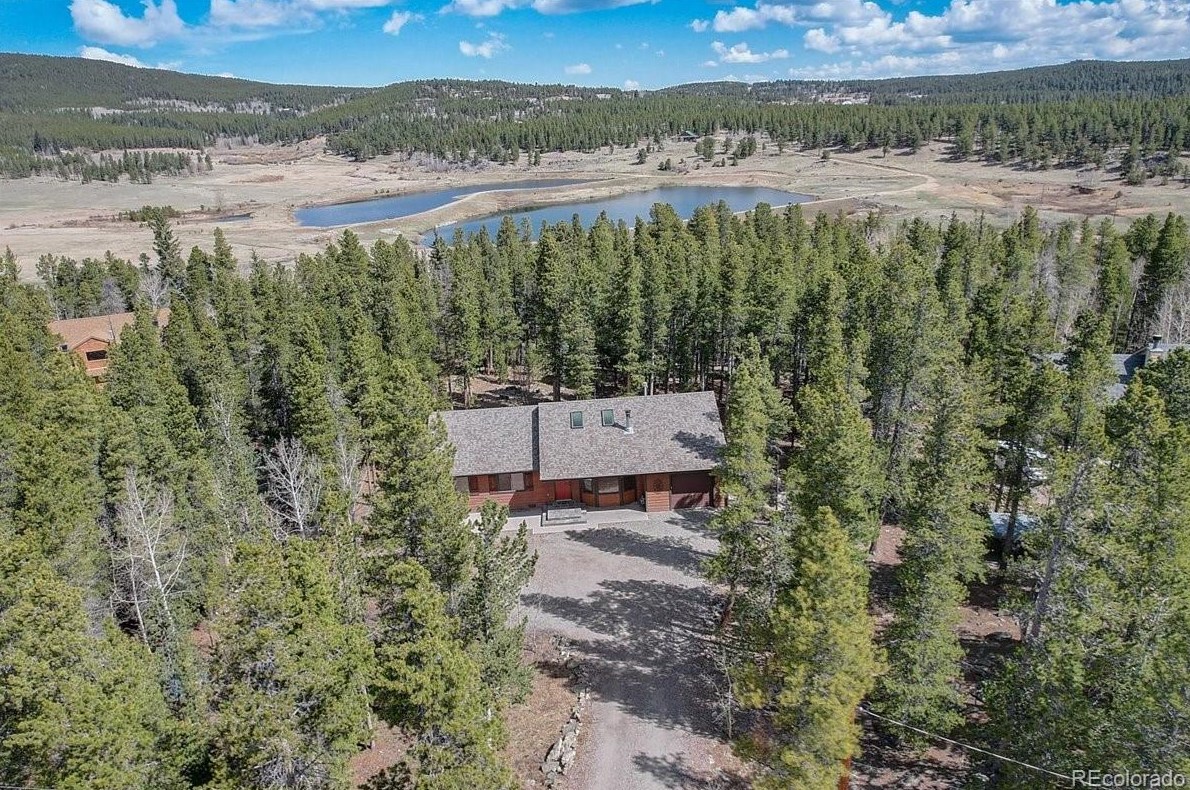 961 Lodge Pole Dr, Arvada CO  80422-8969 exterior