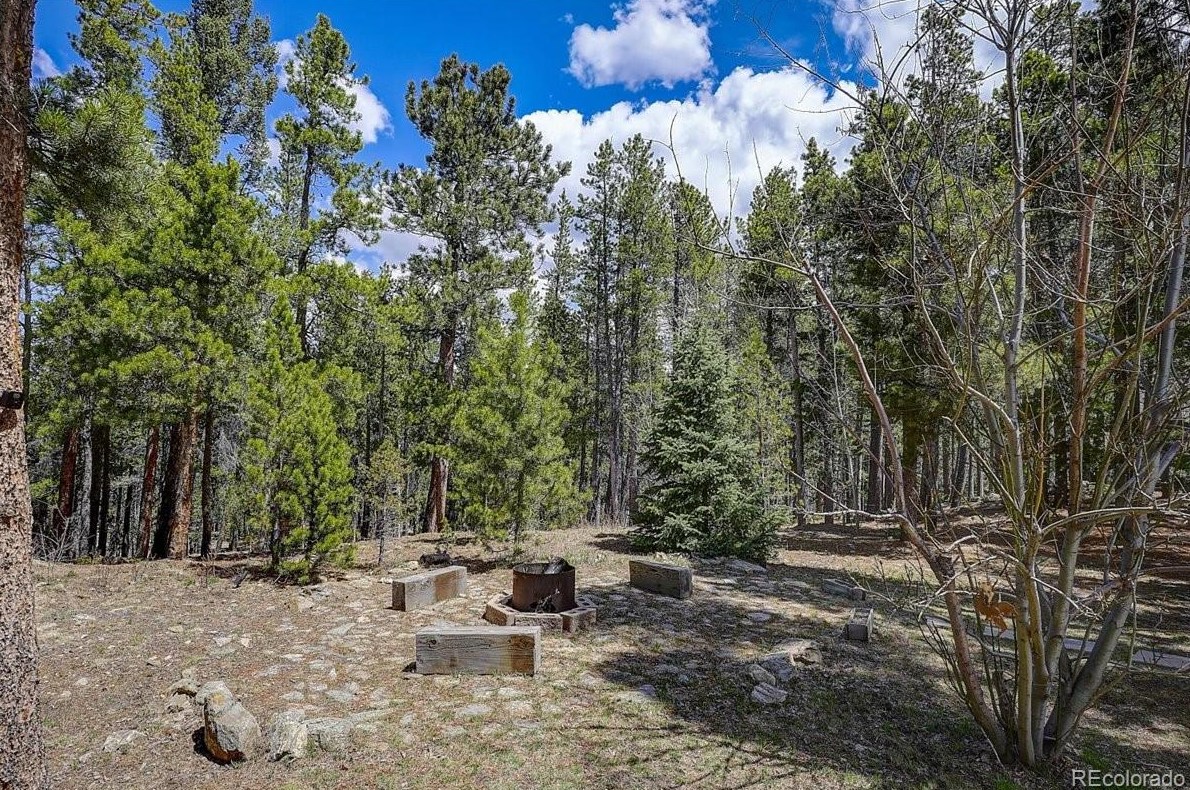 961 Lodge Pole Dr, Arvada CO  80422-8969 exterior