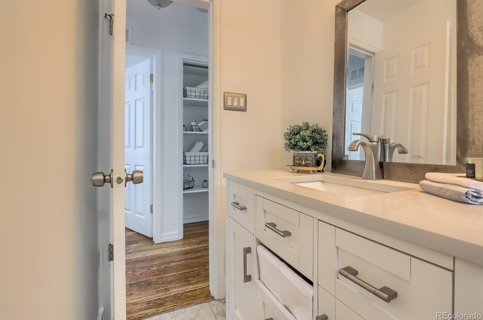 2364 Parkhill Ave, Littleton CO 80120-2525 exterior