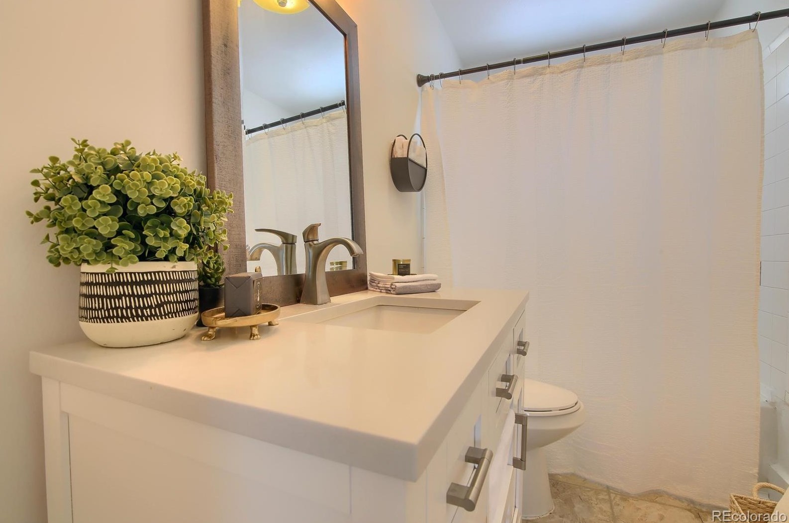 2364 Parkhill Ave, Littleton CO 80120-2525 exterior