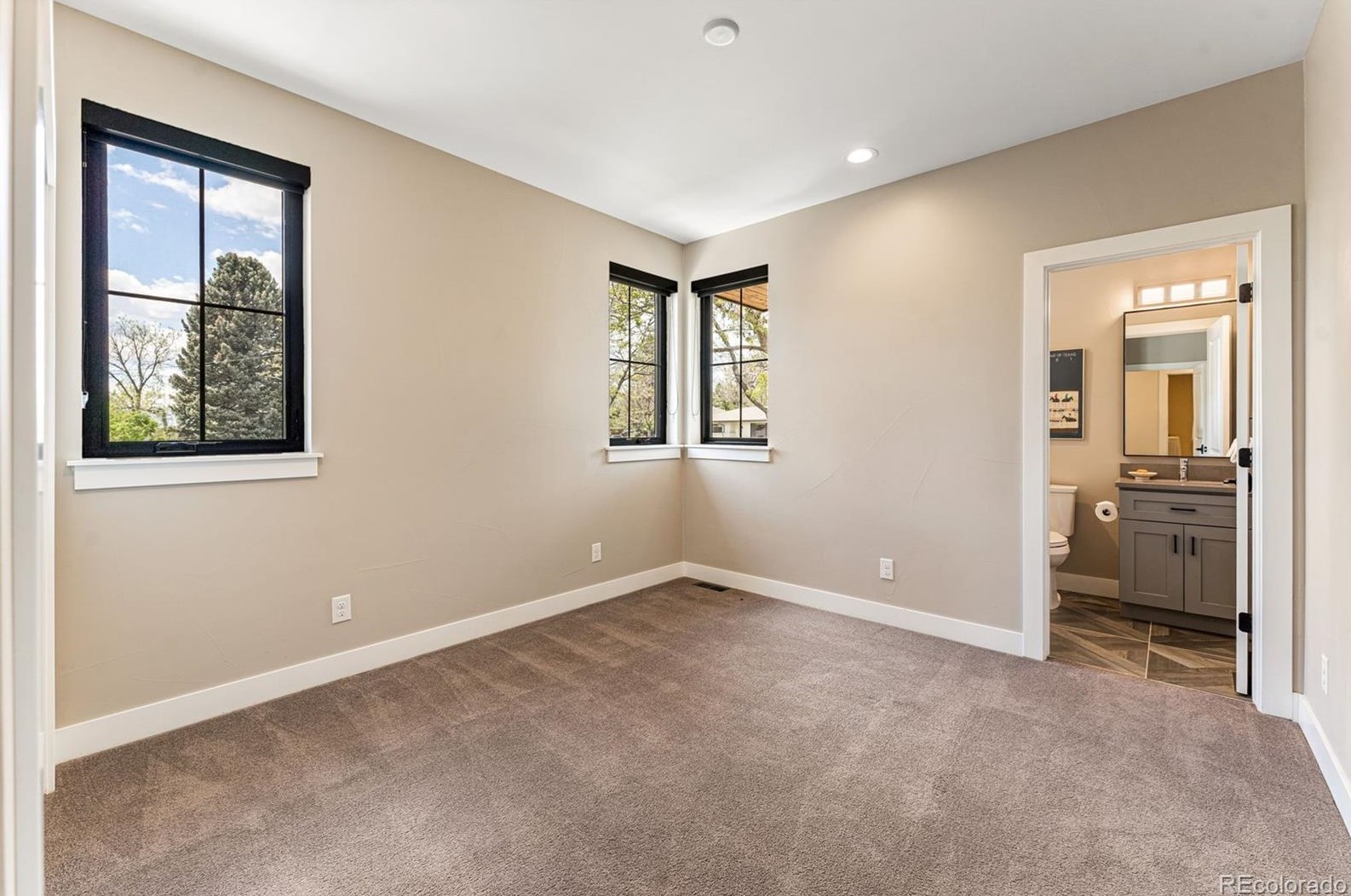 6185 Columbine Way, Littleton CO 80121-2805 exterior