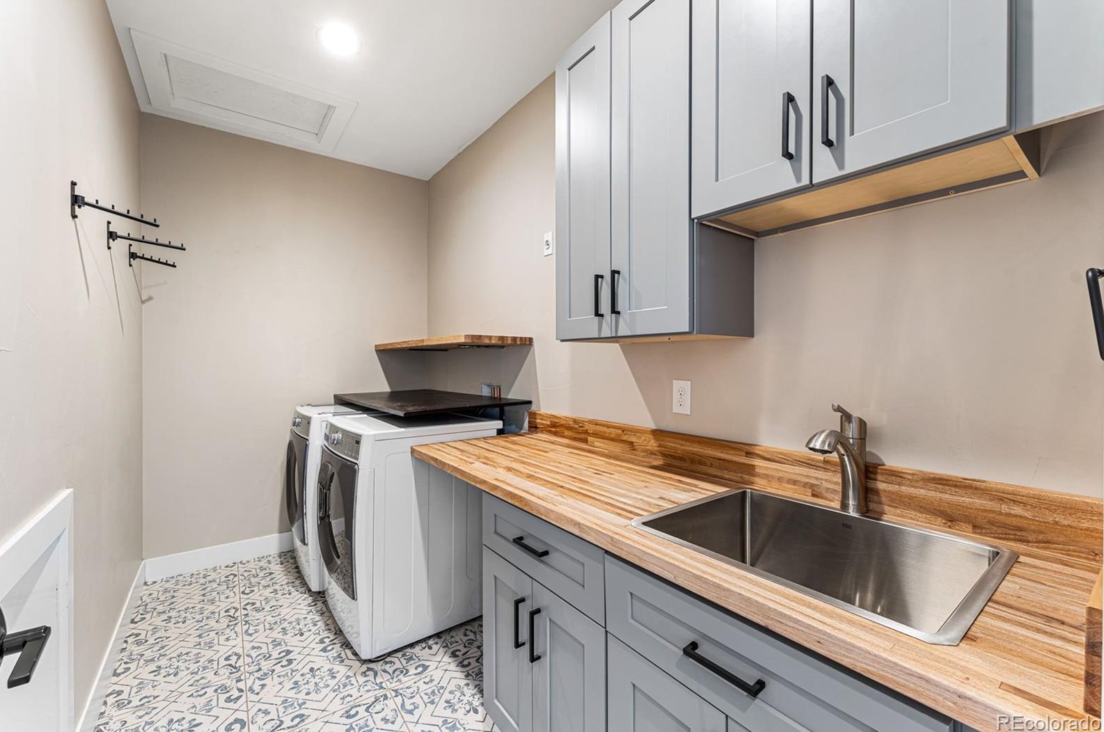 6185 Columbine Way, Littleton CO 80121-2805 exterior