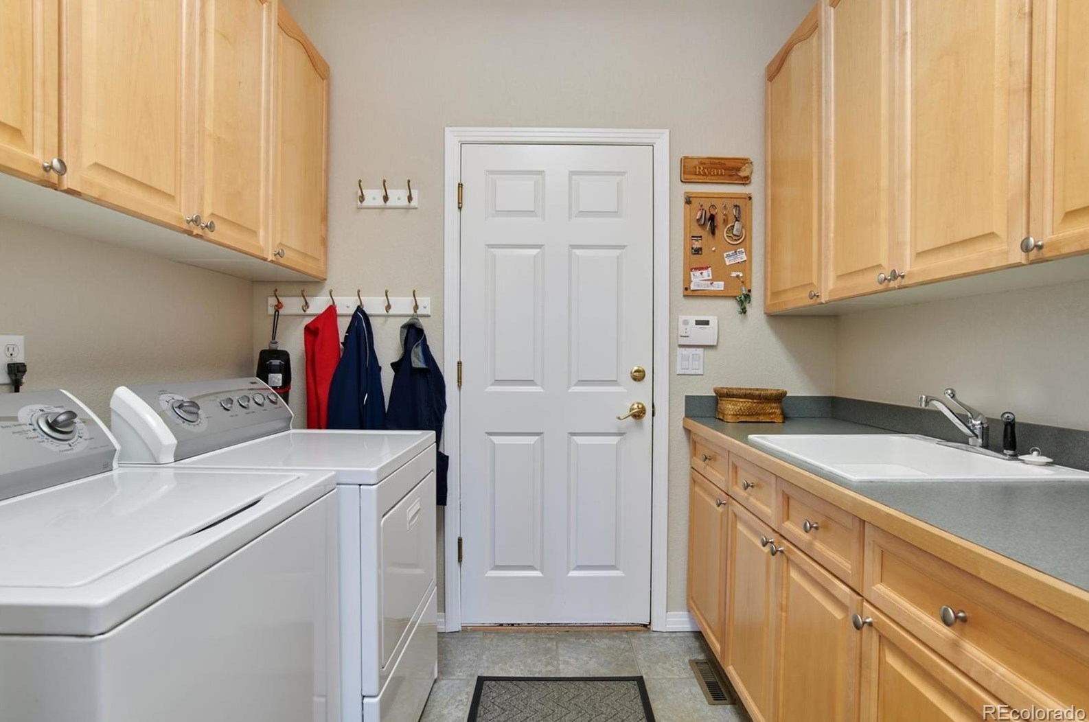 8290 Albion St, Littleton CO 80122-3909 exterior