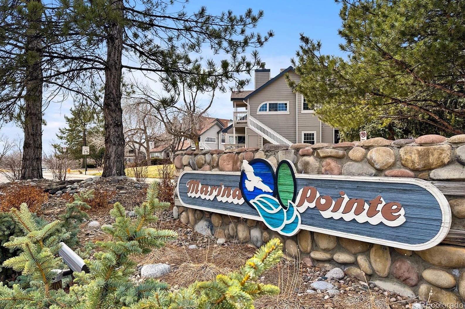 8422 Upham Way, Littleton CO 80128-6380 exterior