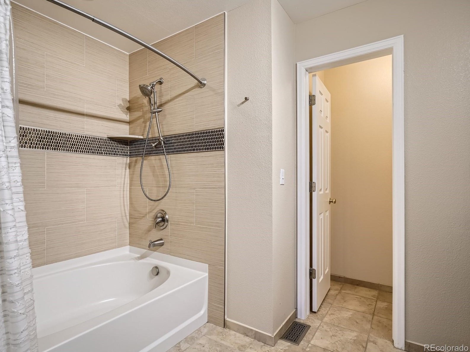 9959 Sydney Ln, Littleton CO  80130-6821 exterior