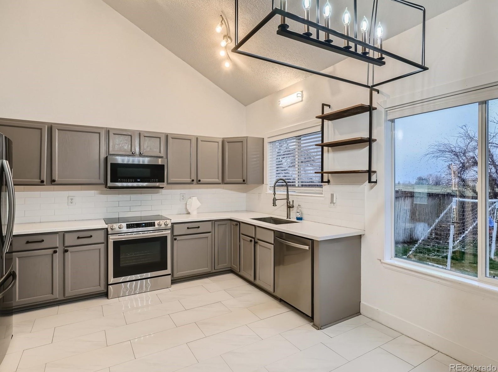 9959 Sydney Ln, Littleton CO  80130-6821 exterior