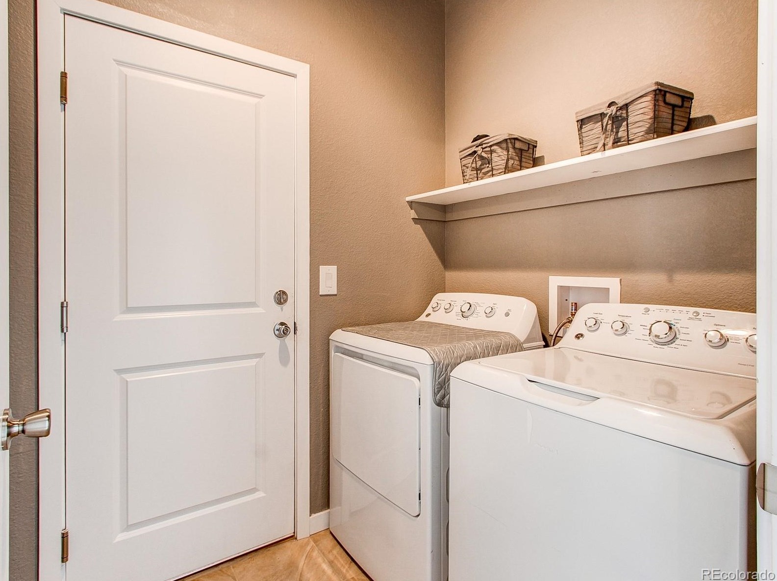 196 2nd Ave, Deer Trail CO  80105 exterior