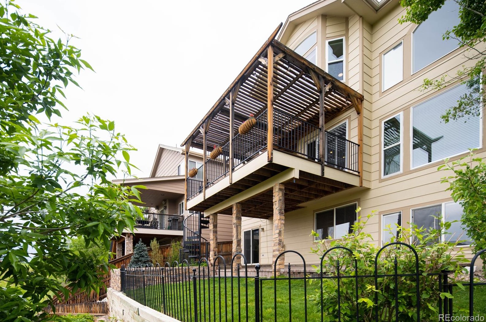 9046 Sanderling Way, Littleton CO 80126-5270 exterior