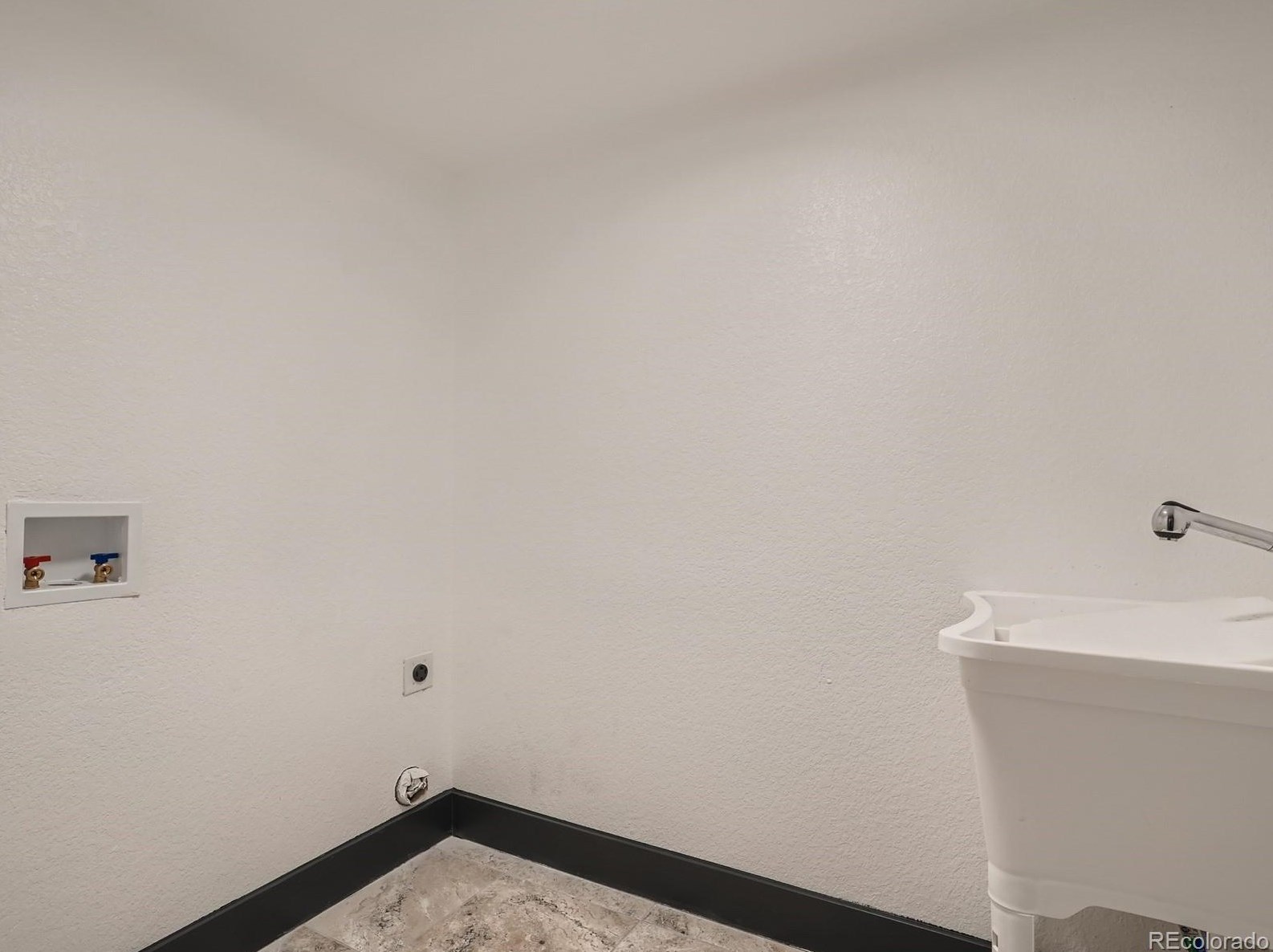 8049 Sweet Water Rd, Littleton CO  80124-3035 exterior