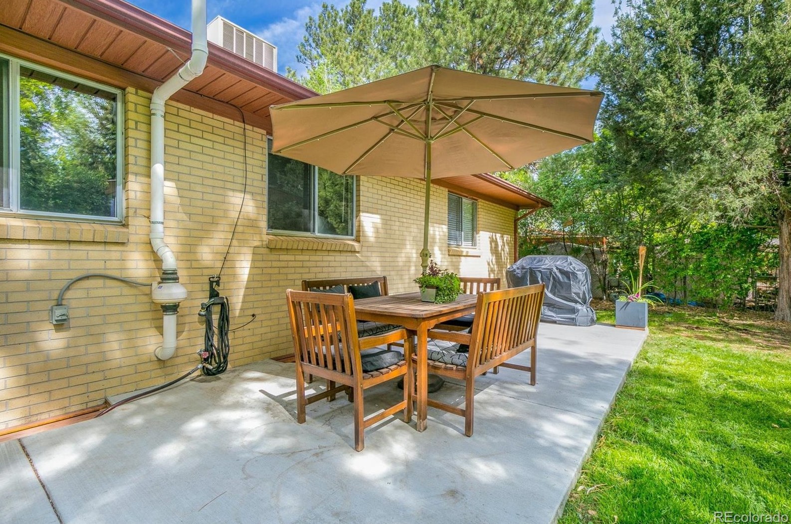 6338 Acoma St, Littleton CO 80120-3409 exterior