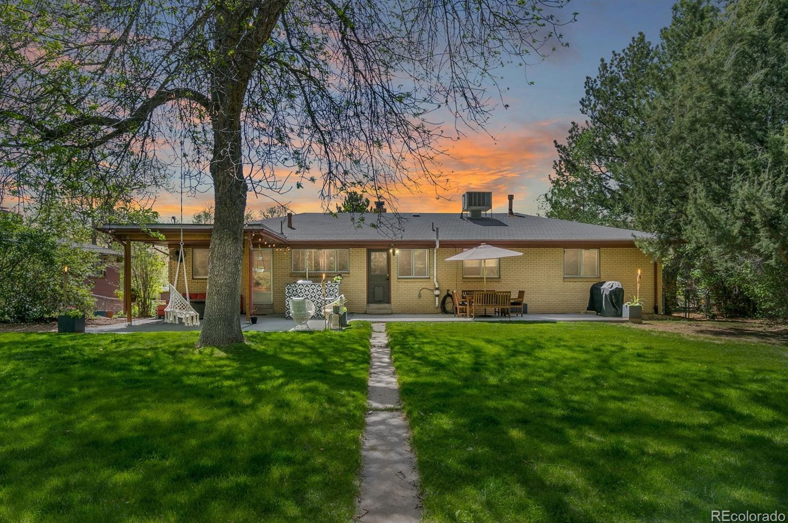 6338 Acoma St, Littleton CO 80120-3409 exterior