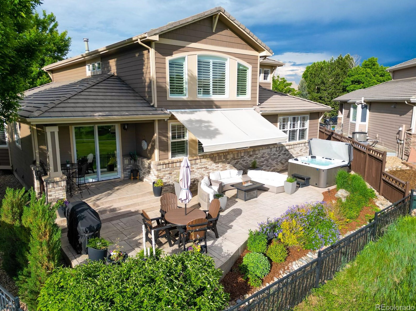 2574 Greensborough Dr, Littleton CO  80129-2221 exterior