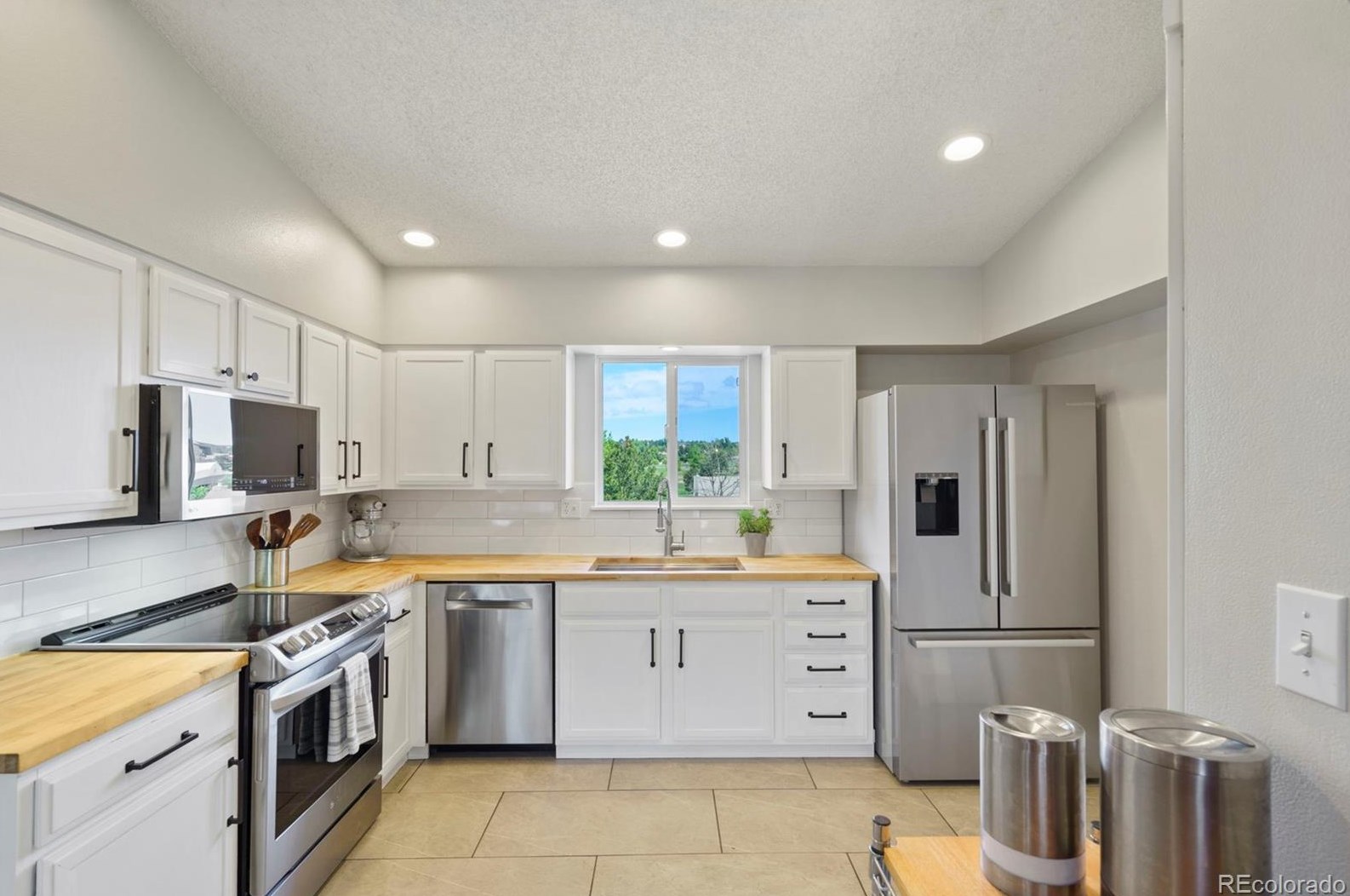 3060 Rhapsody Dr, Colorado Springs CO 80920-4047 exterior