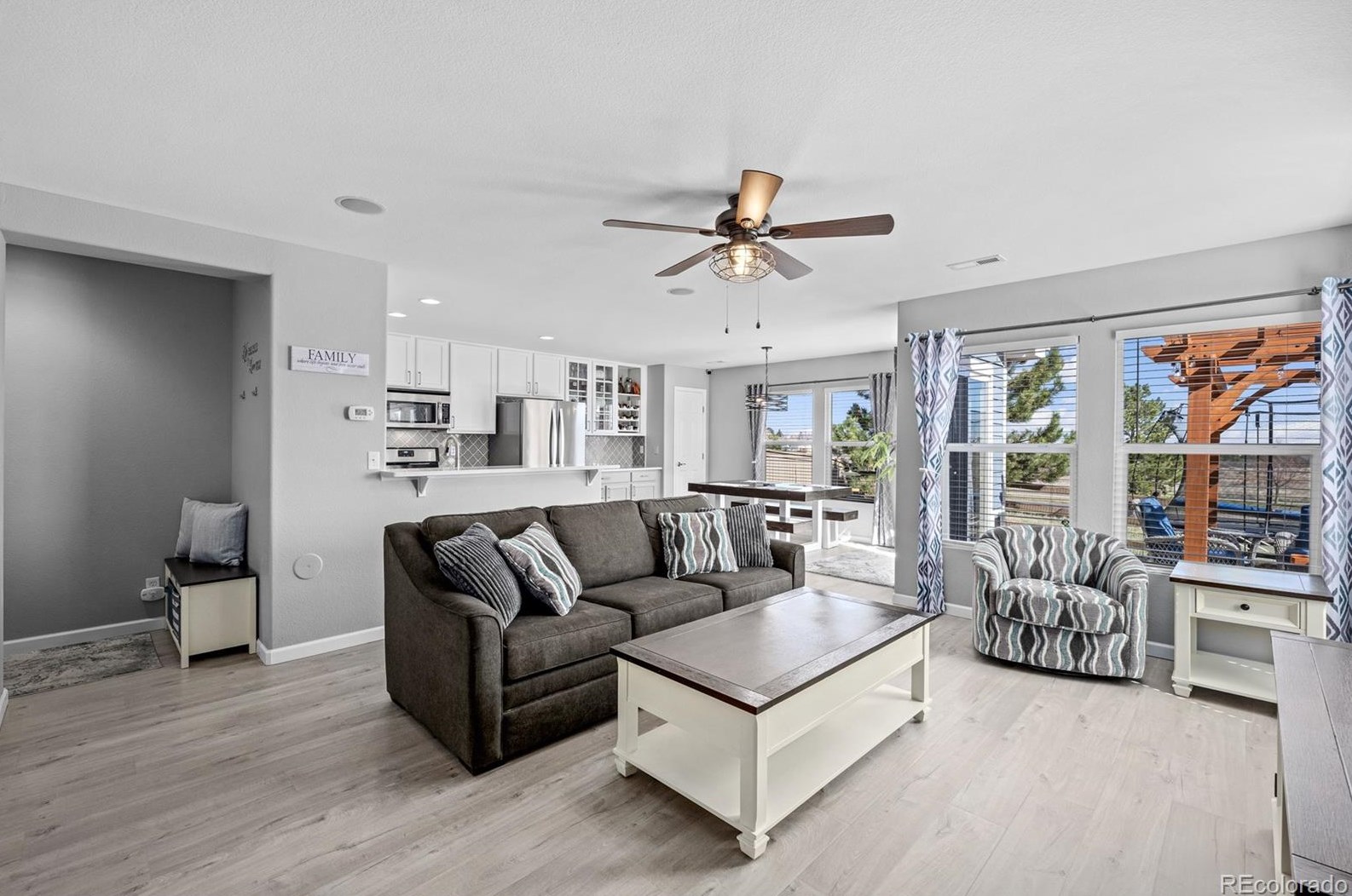 6057 Wescroft Ave, Castle Rock CO  80104-5267 exterior