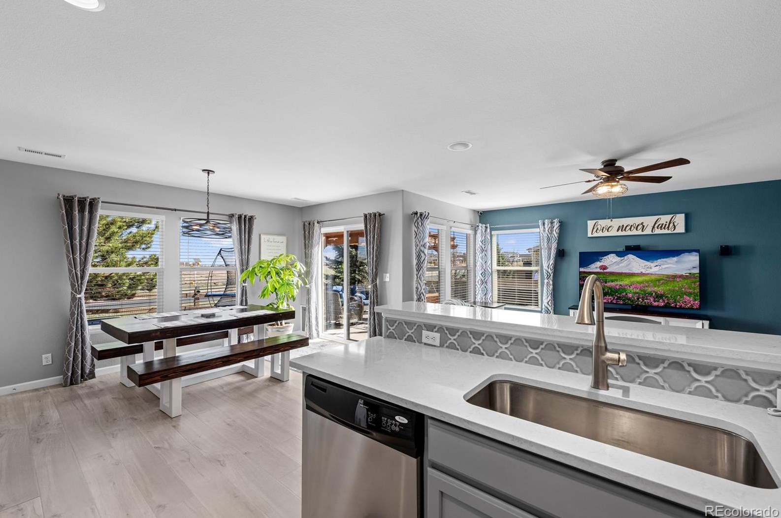 6057 Wescroft Ave, Castle Rock CO  80104-5267 exterior