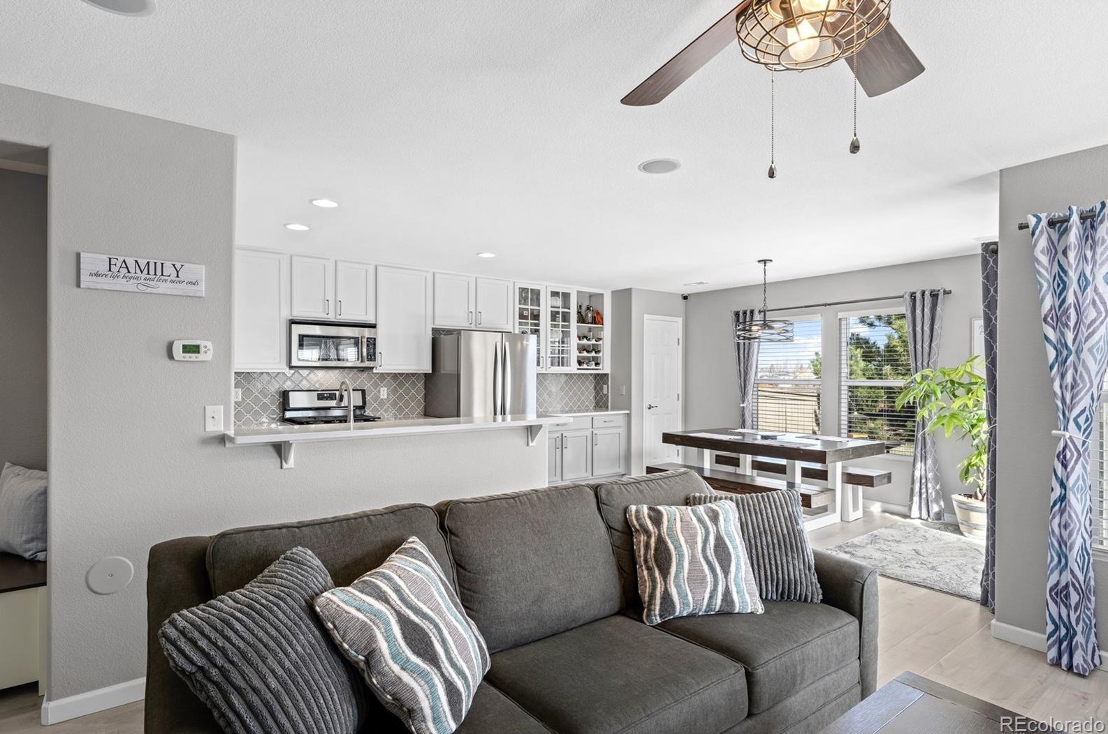 6057 Wescroft Ave, Castle Rock CO  80104-5267 exterior