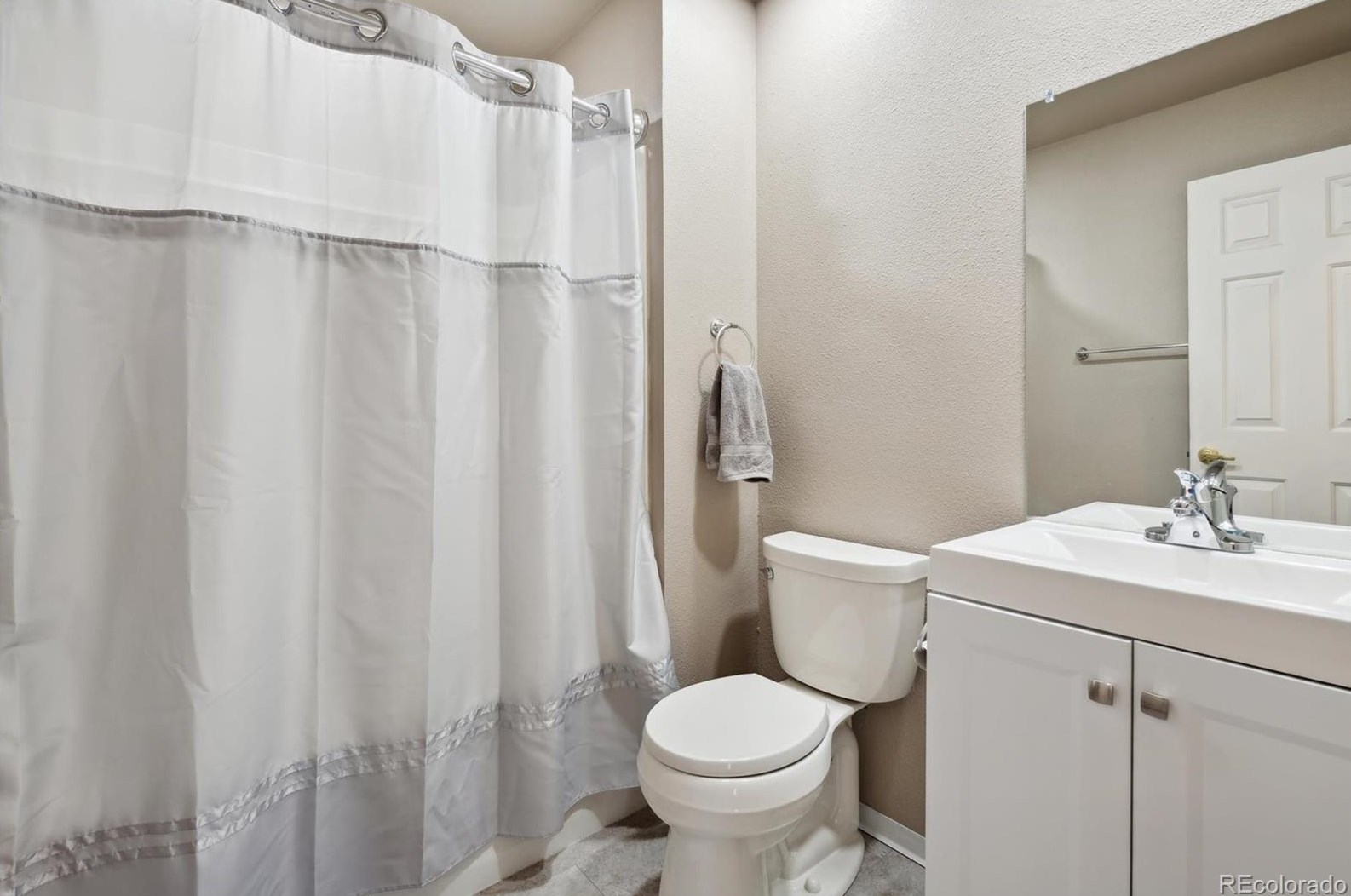 1676 Hermosa Dr, Littleton CO 80126-4213 exterior