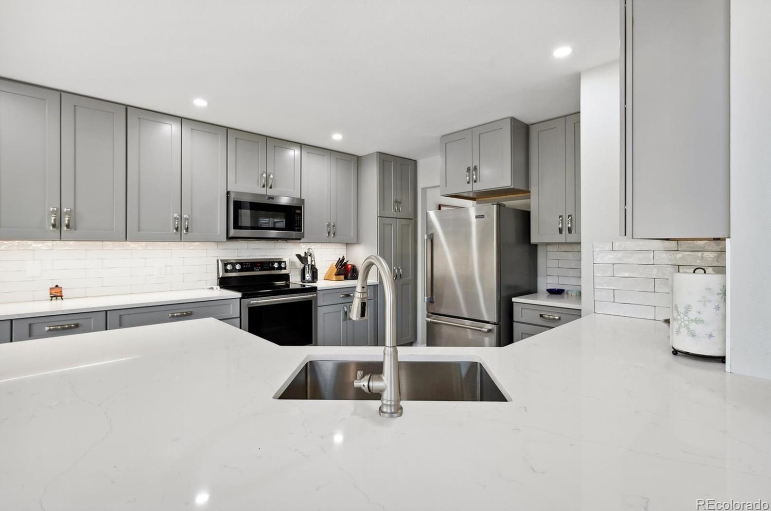 1676 Hermosa Dr, Littleton CO 80126-4213 exterior